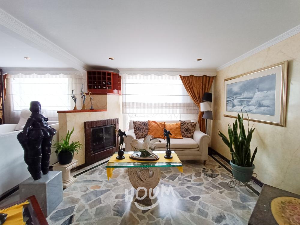 Casa en venta en San Jose De Bavaria, Bogotá · foto 2 de 24