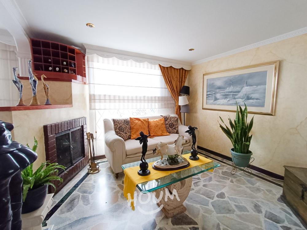 Casa en venta en San Jose De Bavaria, Bogotá · foto 3 de 24