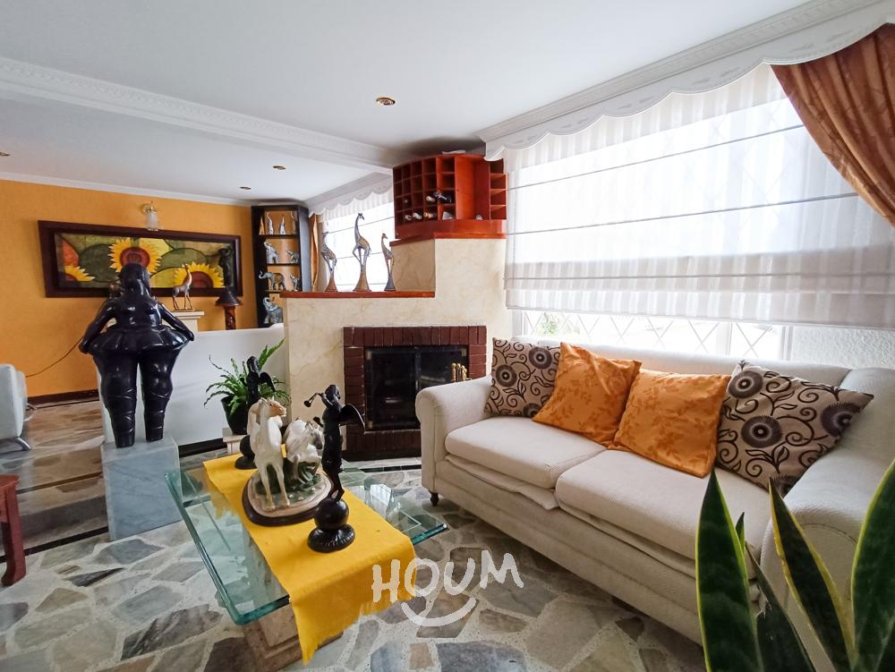 Casa en venta en San Jose De Bavaria, Bogotá · foto 4 de 24