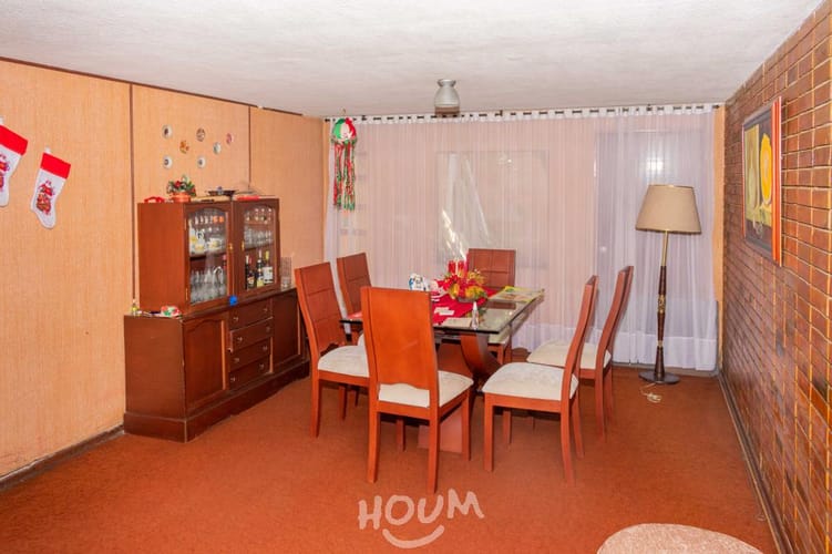 Casa de 6 alcobas en venta en Santa Barbara, Bogotá, 250 m² · foto 2 de 24