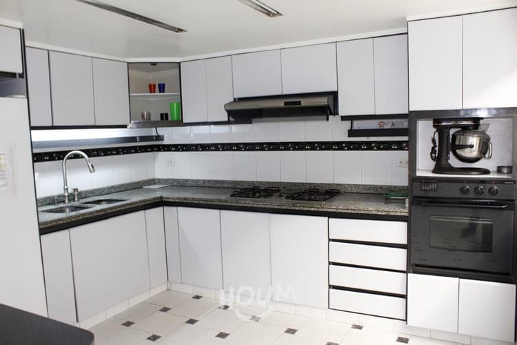 Casa de 5 alcobas en venta en Pontevedra, Bogotá, 277 m² · foto 12 de 24