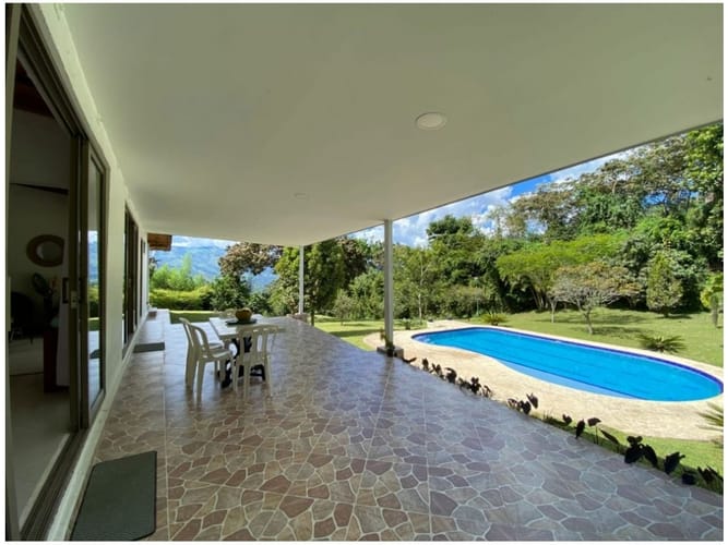 Finca en venta en Guarne, 715 m² · foto 2 de 13