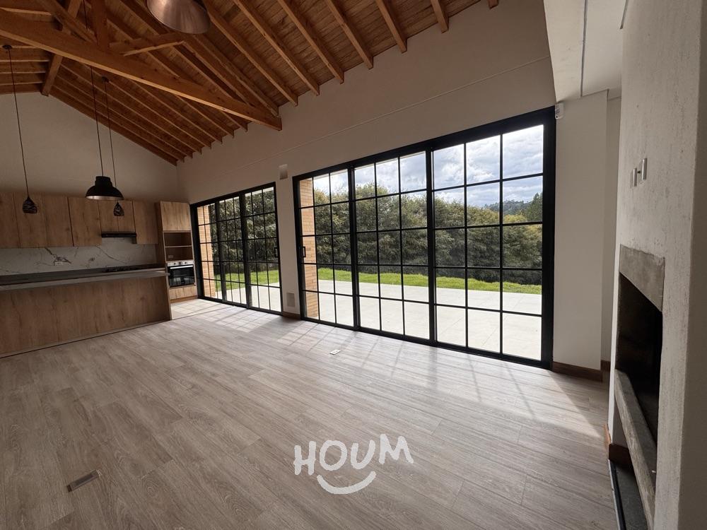 Casa en arriendo en El Poblado, Medellín · foto 4 de 24