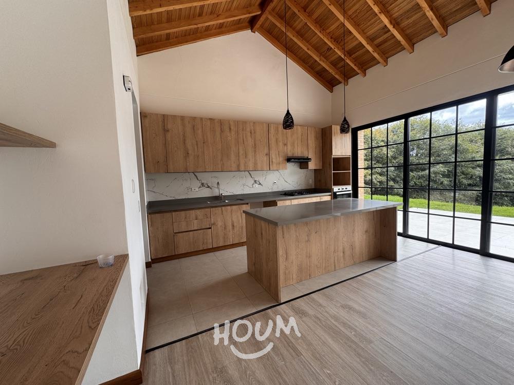 Casa en arriendo en El Poblado, Medellín · foto 5 de 24