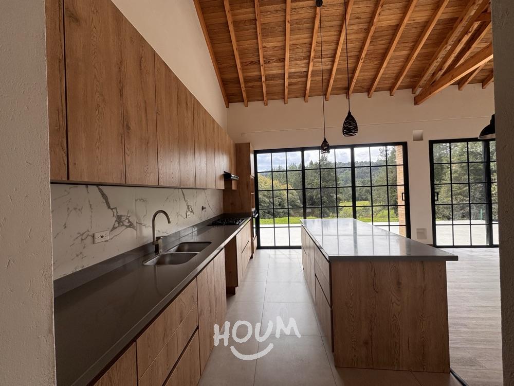 Casa en arriendo en El Poblado, Medellín · foto 7 de 24