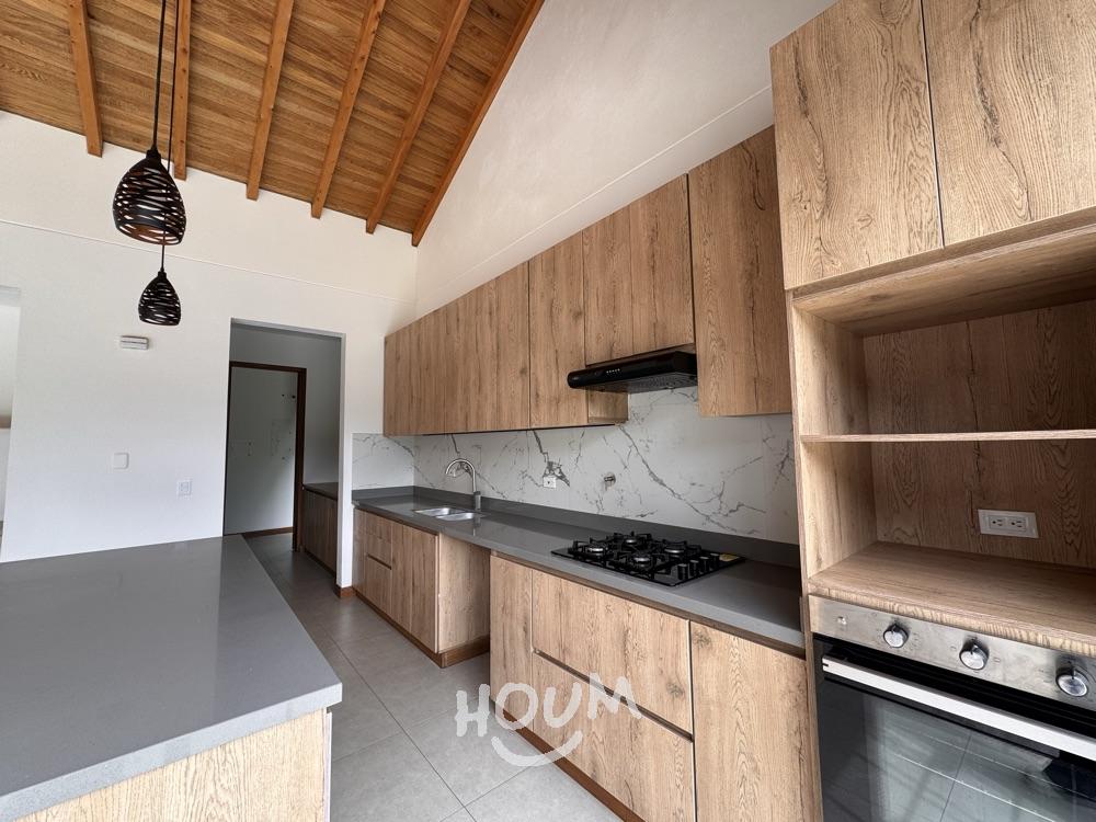 Casa en arriendo en El Poblado, Medellín · foto 8 de 24