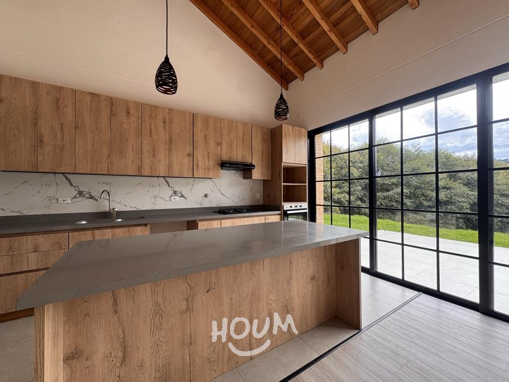 Casa en arriendo en El Poblado, Medellín · foto 9 de 24