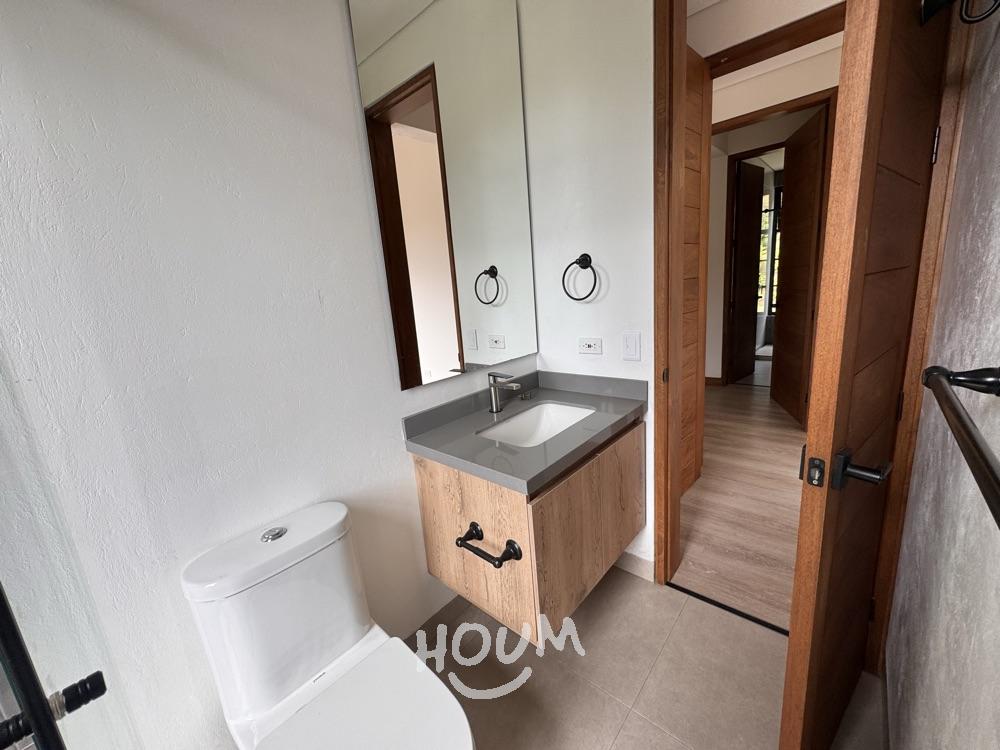 Casa en arriendo en El Poblado, Medellín · foto 13 de 24
