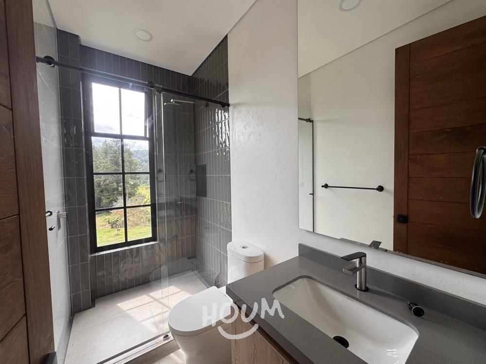 Casa en arriendo en El Poblado, Medellín · foto 14 de 24