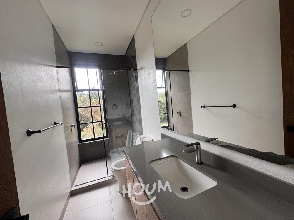 Casa en arriendo en El Poblado, Medellín · foto 21 de 24