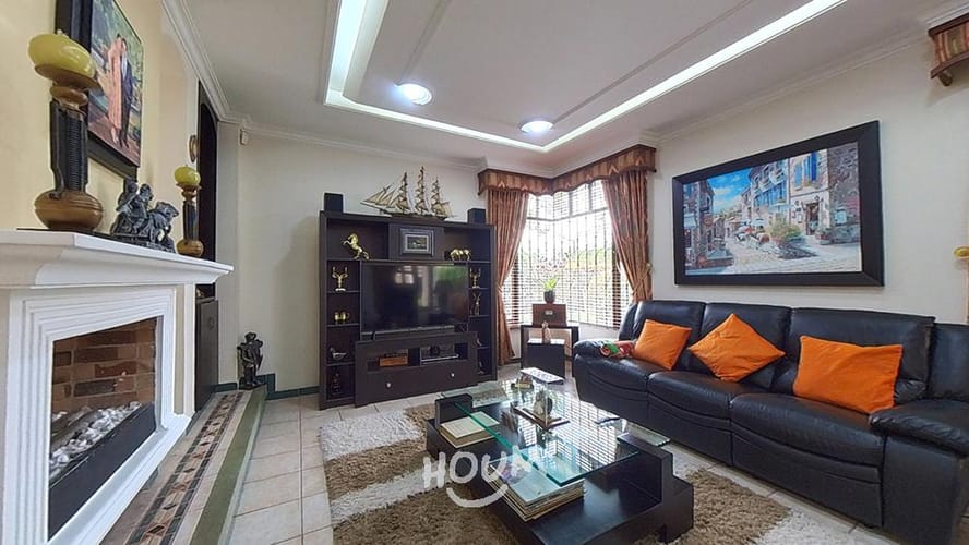 Casa de 6 alcobas en venta en Santa Lucia, Chía, 1050 m² · foto 2 de 24