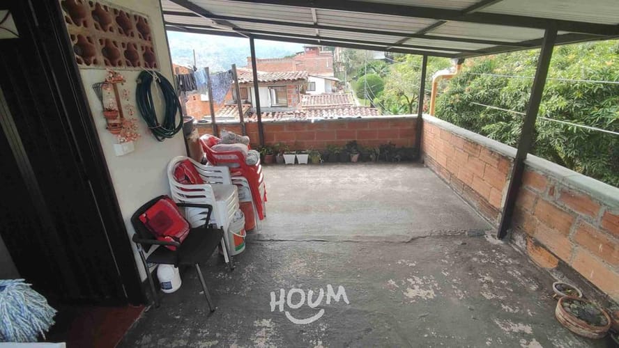 Casa de 6 alcobas en venta en Miraflores, Medellín, 144 m² · foto 2 de 11