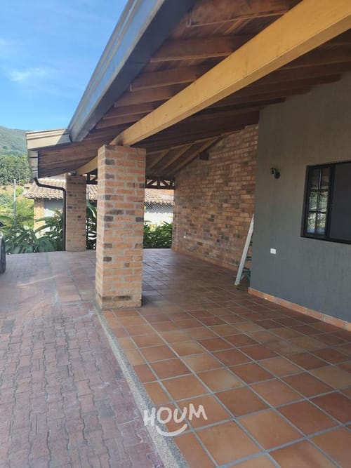 Casa de 4 alcobas en arriendo en San Rafael, Envigado, 220 m² · foto 3 de 24