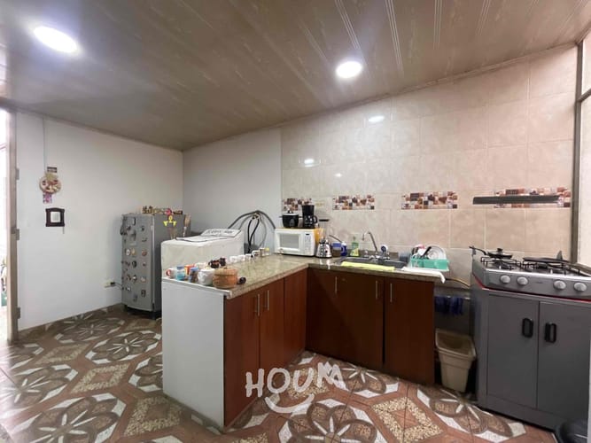 Casa de 9 alcobas en venta en Fontibon, Bogotá, 281 m² · foto 23 de 24