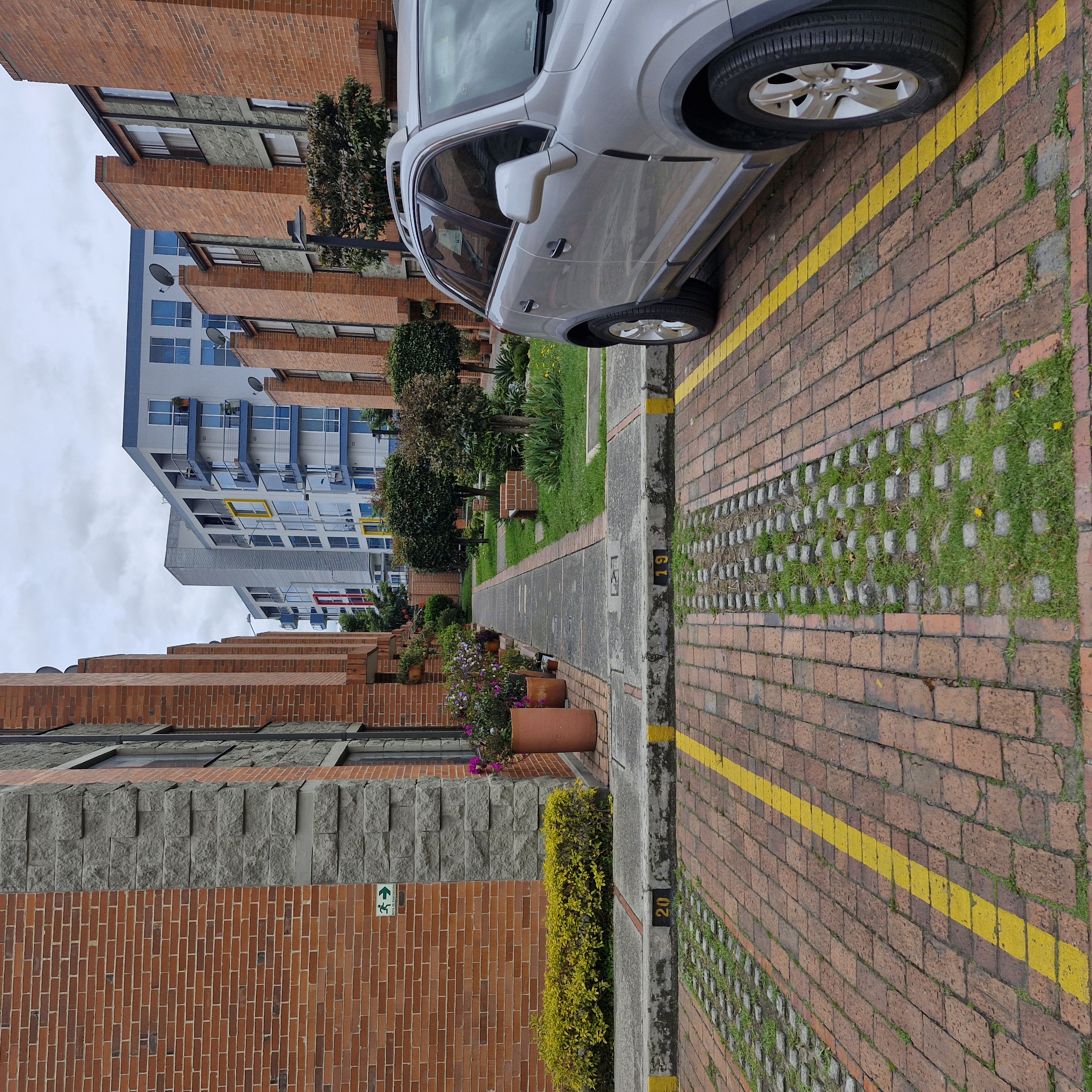 Casa en venta en Portales Del Monte, Bogotá · foto 2 de 17