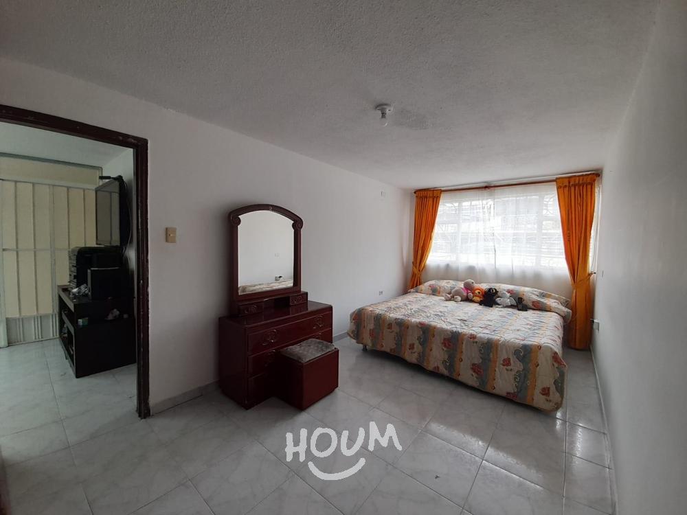 Casa en venta en Colon, Bogotá · foto 2 de 24
