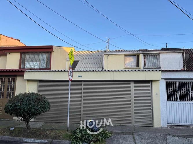 Casa de 5 alcobas en venta en Engativá, Bogotá, 220 m² · foto 1 de 10