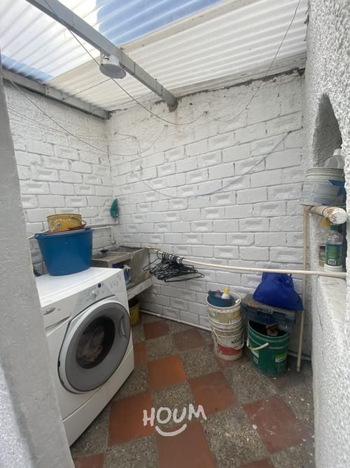 Casa de 5 alcobas en venta en Engativá, Bogotá, 220 m² · foto 3 de 10