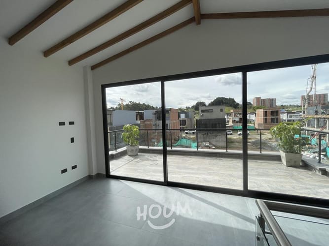 Casa de 4 alcobas en venta en El Porvenir, Rionegro, 242 m² · foto 2 de 24