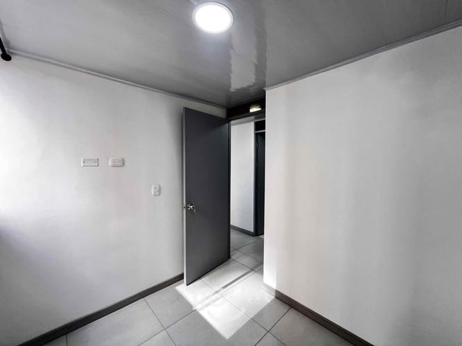 Apartamento de 2 alcobas en venta en Villa Hermosa, Bogotá, 37 m² · foto 9 de 15