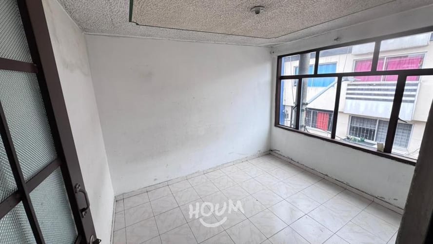 Casa de 10 alcobas en venta en Bravo Paez, Bogotá, 386 m² · foto 2 de 24