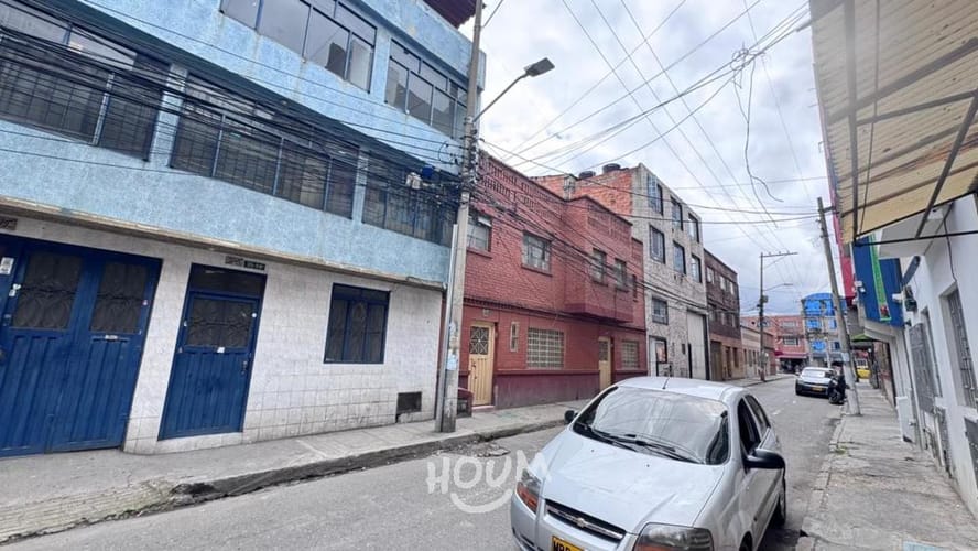 Casa de 10 alcobas en venta en Bravo Paez, Bogotá, 386 m² · foto 17 de 24