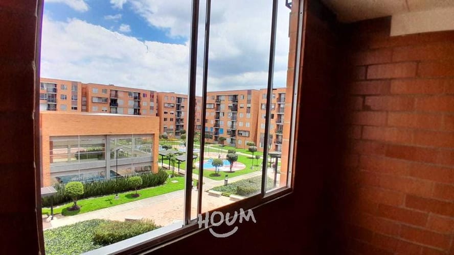 Apartamento de 3 alcobas en venta en Echavarria, Madrid, 65 m² · foto 2 de 24