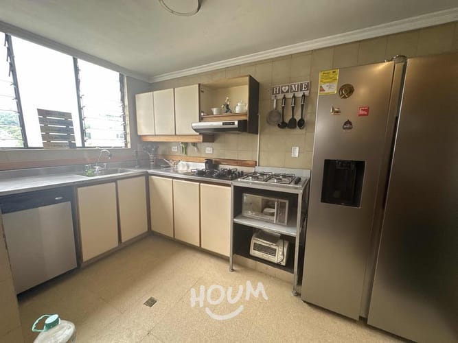 Apartamento de 7 alcobas en venta en El Poblado, Medellín, 240 m² · foto 22 de 24