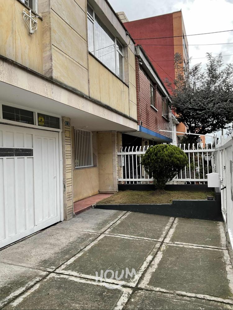 Casa en venta en Quinta Paredes, Bogotá · foto 2 de 24