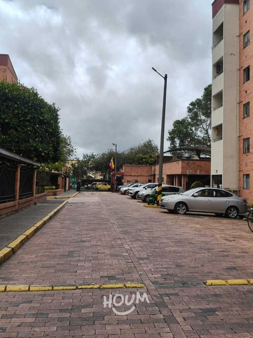 Apartamento en venta en Plaza Imperial Centro Comercial, Bogotá · foto 2 de 20