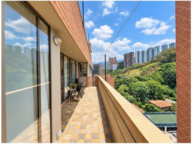 Apartamento de 3 alcobas en venta en Vía Las Palmas, Medellín, 134 m² · foto 12 de 24