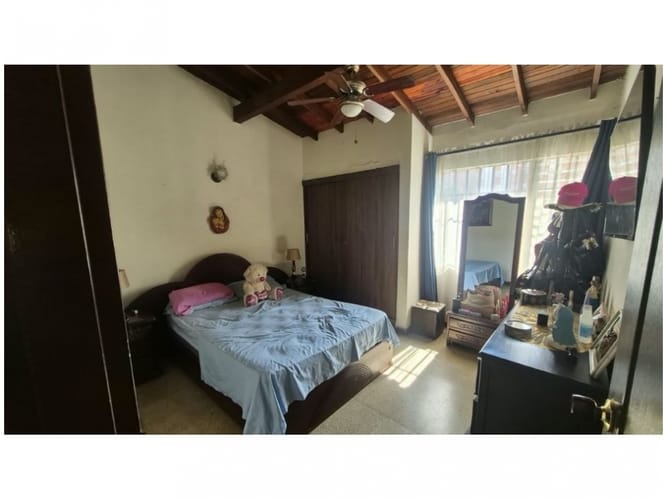 Casa de 8 alcobas en venta en Laureles, Medellín, 300 m² · foto 8 de 24