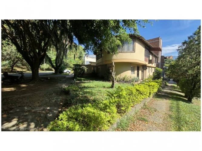 Casa de 8 alcobas en venta en Laureles, Medellín, 300 m² · foto 14 de 24