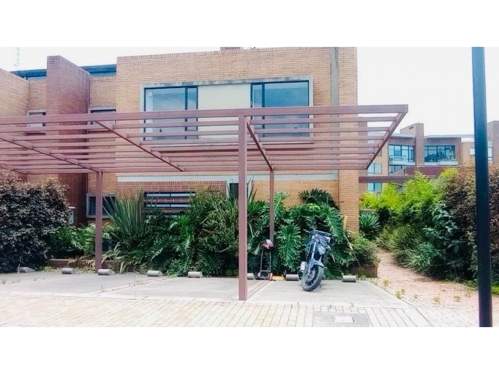 Casa en venta en Altos De Suba, Bogotá · foto 2 de 12