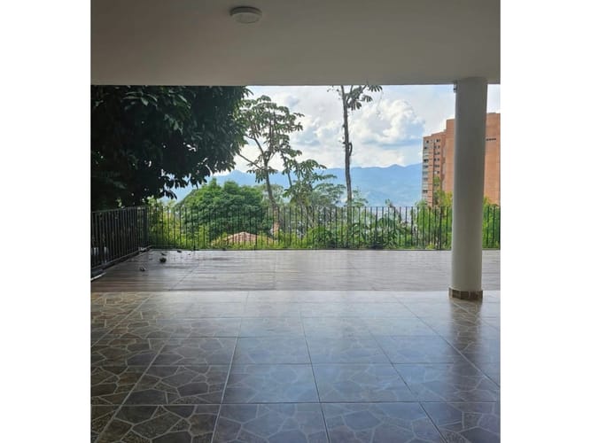 Casa de 5 alcobas en venta en El Tesoro, Medellín, 420 m² · foto 2 de 24