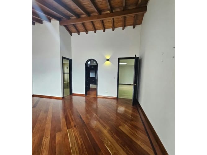 Casa de 5 alcobas en venta en El Tesoro, Medellín, 420 m² · foto 8 de 24