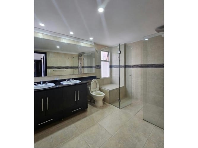 Casa de 5 alcobas en venta en El Tesoro, Medellín, 420 m² · foto 10 de 24