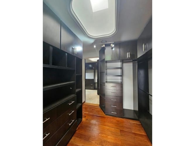 Casa de 5 alcobas en venta en El Tesoro, Medellín, 420 m² · foto 13 de 24