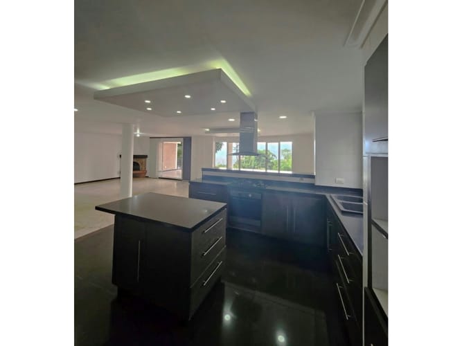Casa de 5 alcobas en venta en El Tesoro, Medellín, 420 m² · foto 15 de 24