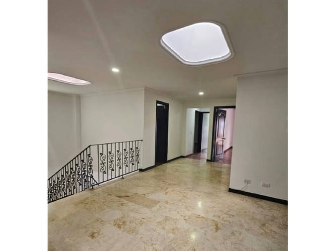 Casa de 5 alcobas en venta en El Tesoro, Medellín, 420 m² · foto 22 de 24