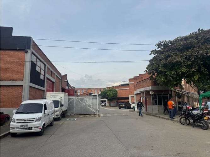 Bodega en venta en La Flora, Cali, 849 m² · foto 11 de 16