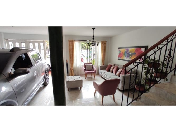 Casa de 4 alcobas en venta en Ciudad 2000, Cali, 270 m² · foto 2 de 7
