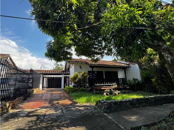 Casa de 4 alcobas en venta en Ciudad Jardin, Cali, 270 m² · foto 1 de 8