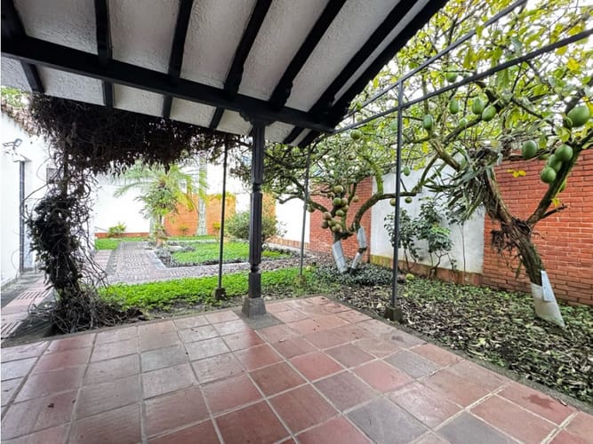 Casa de 4 alcobas en venta en Ciudad Jardin, Cali, 270 m² · foto 7 de 8