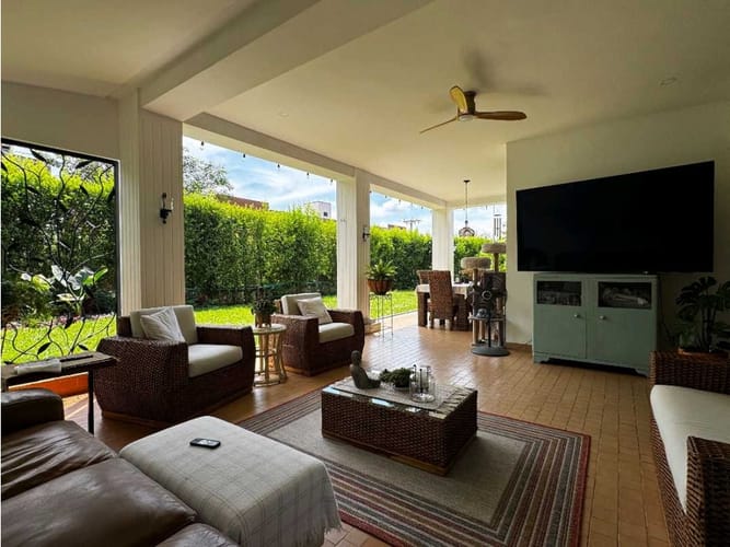 Casa de 5 alcobas en venta en Pance, Cali, 320 m² · foto 3 de 10