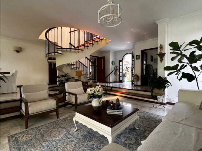 Casa de 5 alcobas en venta en Pance, Cali, 320 m² · foto 4 de 10