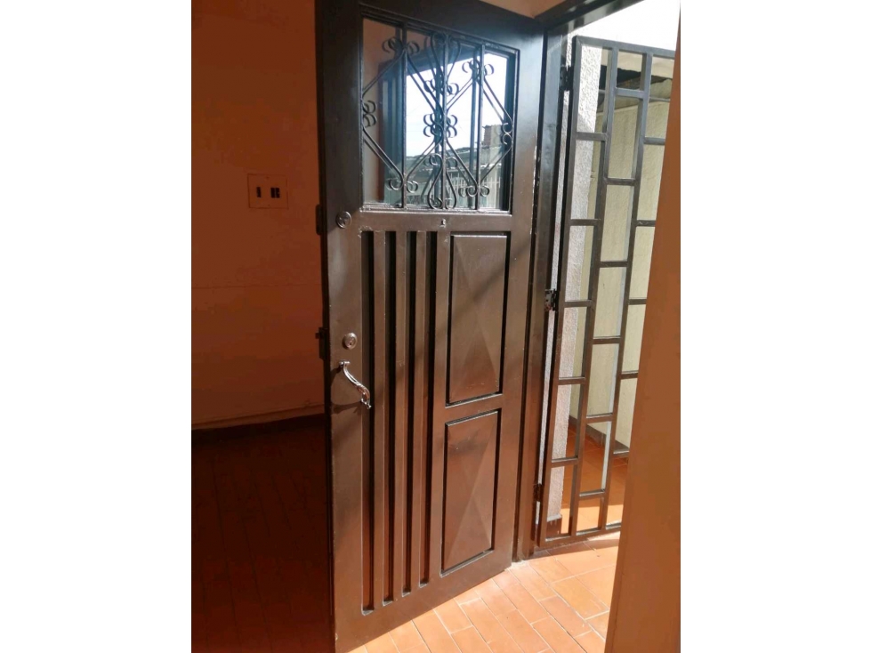 Apartamento en venta en Villa Del Lago, Cali · foto 2 de 16