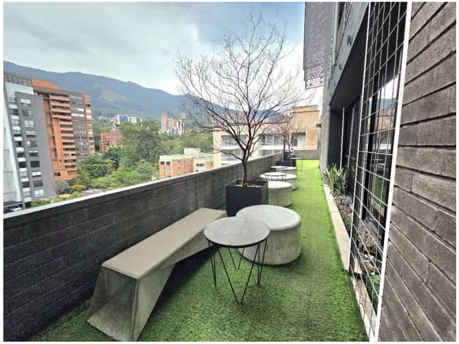 Oficina en venta en Las Lomas No.1, Medellín, 208 m² · foto 2 de 14