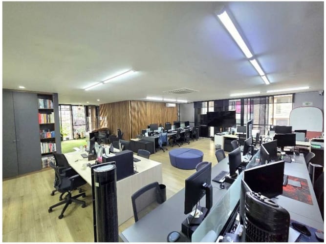 Oficina en venta en Las Lomas No.1, Medellín, 208 m² · foto 3 de 14