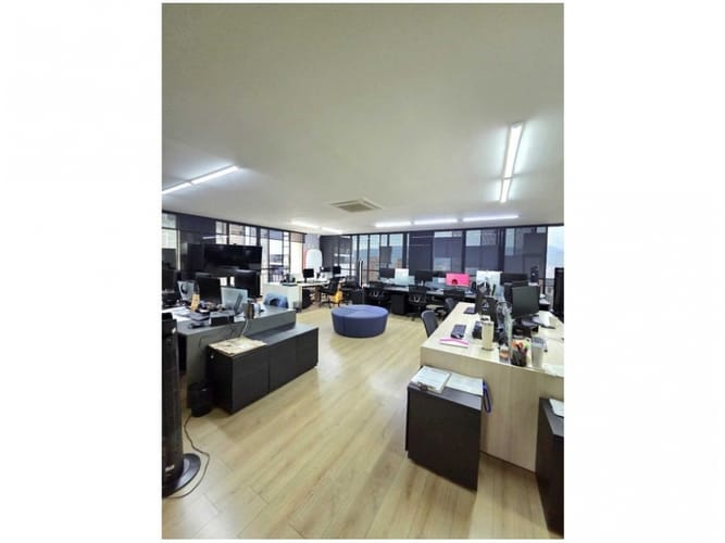 Oficina en venta en Las Lomas No.1, Medellín, 208 m² · foto 4 de 14